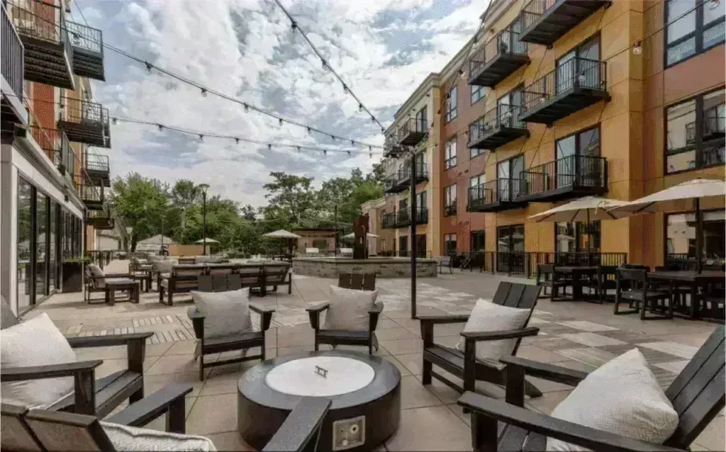 Roof Deck at Lilac Station Apartments - Lombard, IL by Skydeck USA