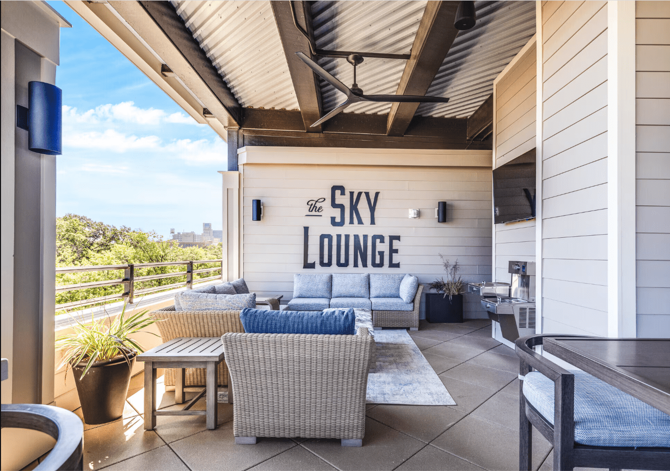 rooftop patio - the sky lounge at the augustan apartments in Augusta, GA