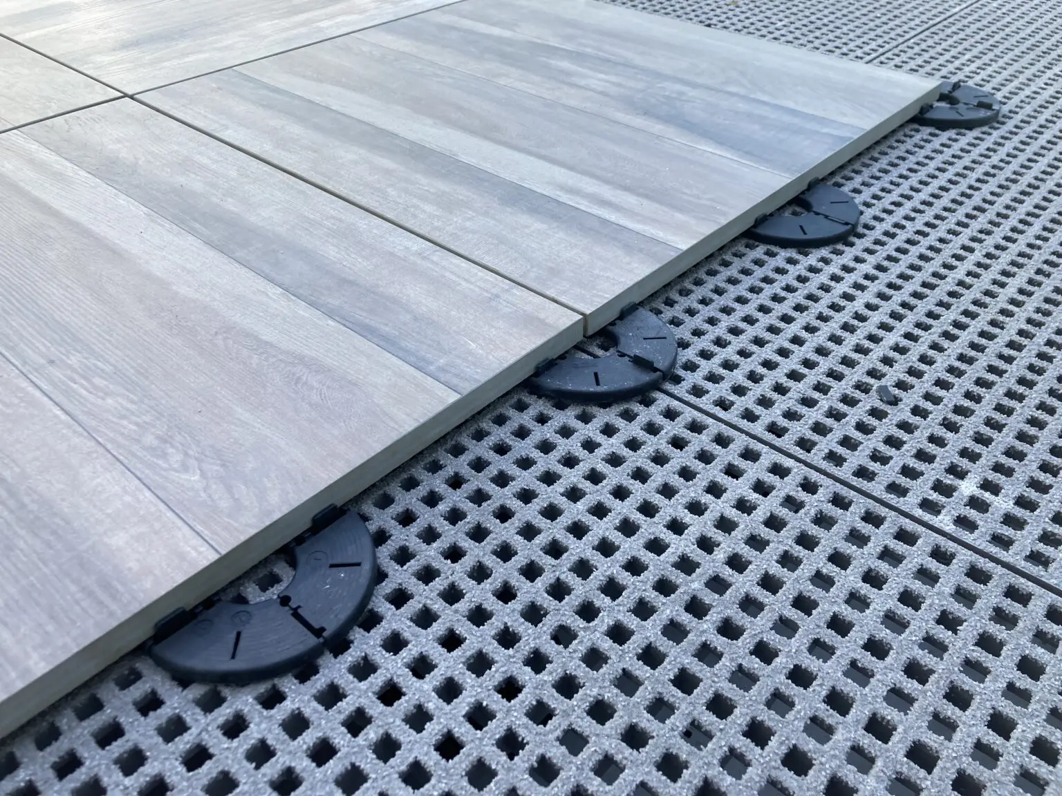 SkyWalk Porcelain Roof Pavers on Fall Protection Grates Using 1/4" Stackable Rubber Pedestal SD-00